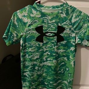 Boys under armor Dri fit shirt